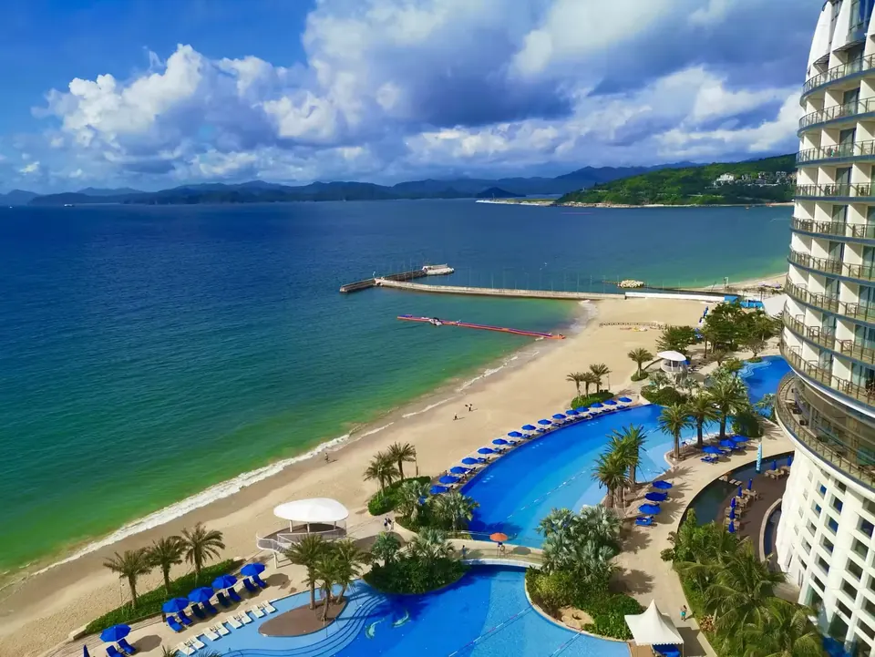Dameisha Bay and the green coast of eastern Shenzhen