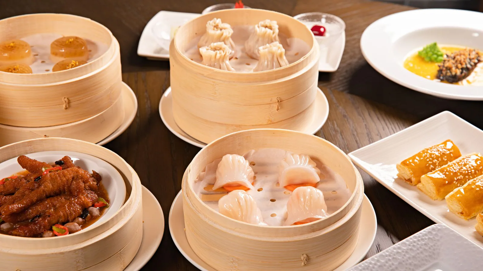 Cantonese dim sum served in bamboo steamers in Guangzhou